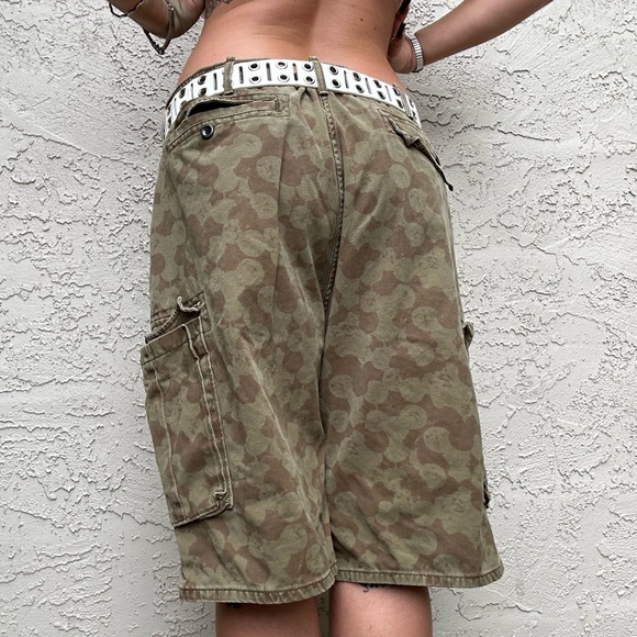 Y2k Baggy Camo Levi Cargo Shorts with Pockets - Picture 3 of 10